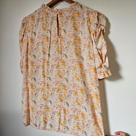 EUC LOFT DAINTY FLORAL MOCK NECK RUFFLED HALF SLEEVES TOP SIZE M - Picture 10 of 15
